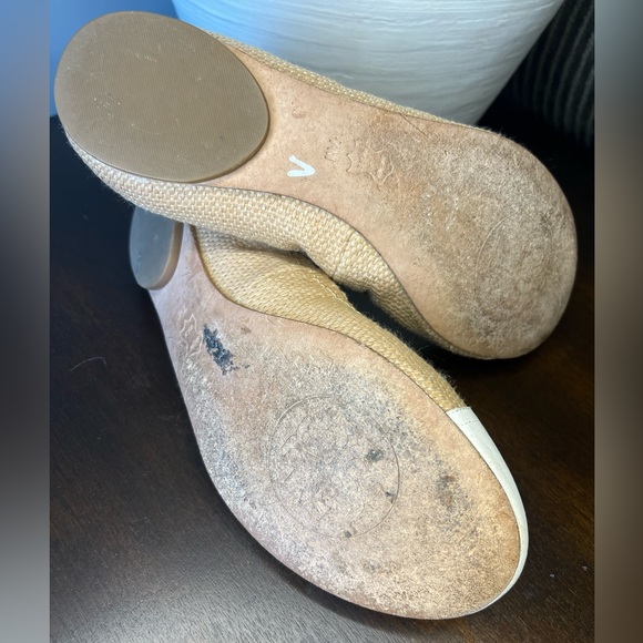 Tori Burch Carina Raffia Tan and White Size 7 Flats - Picture 7 of 9